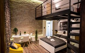 Very Stylish And Fresh Studio Home In The Center