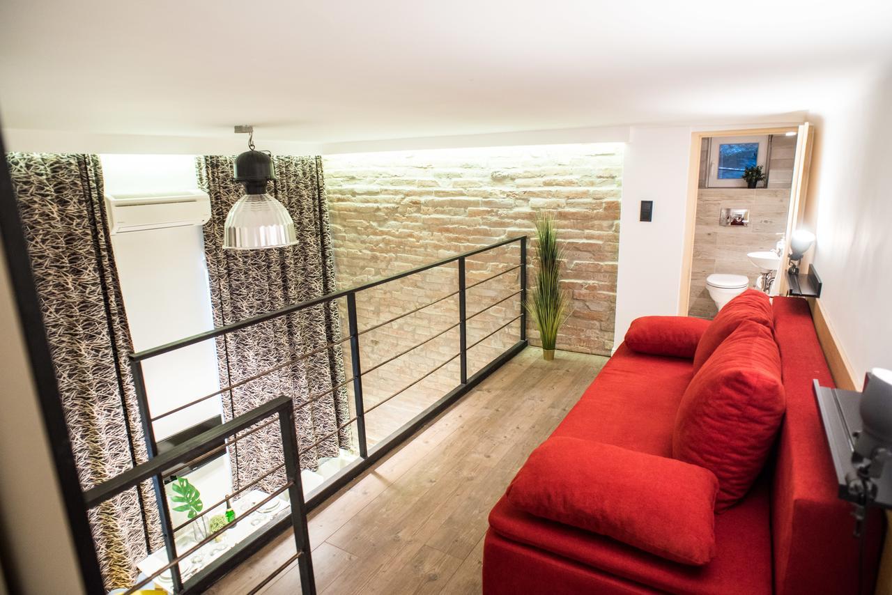 Very Stylish And Fresh Studio Home In The Center Budapest Esterno foto