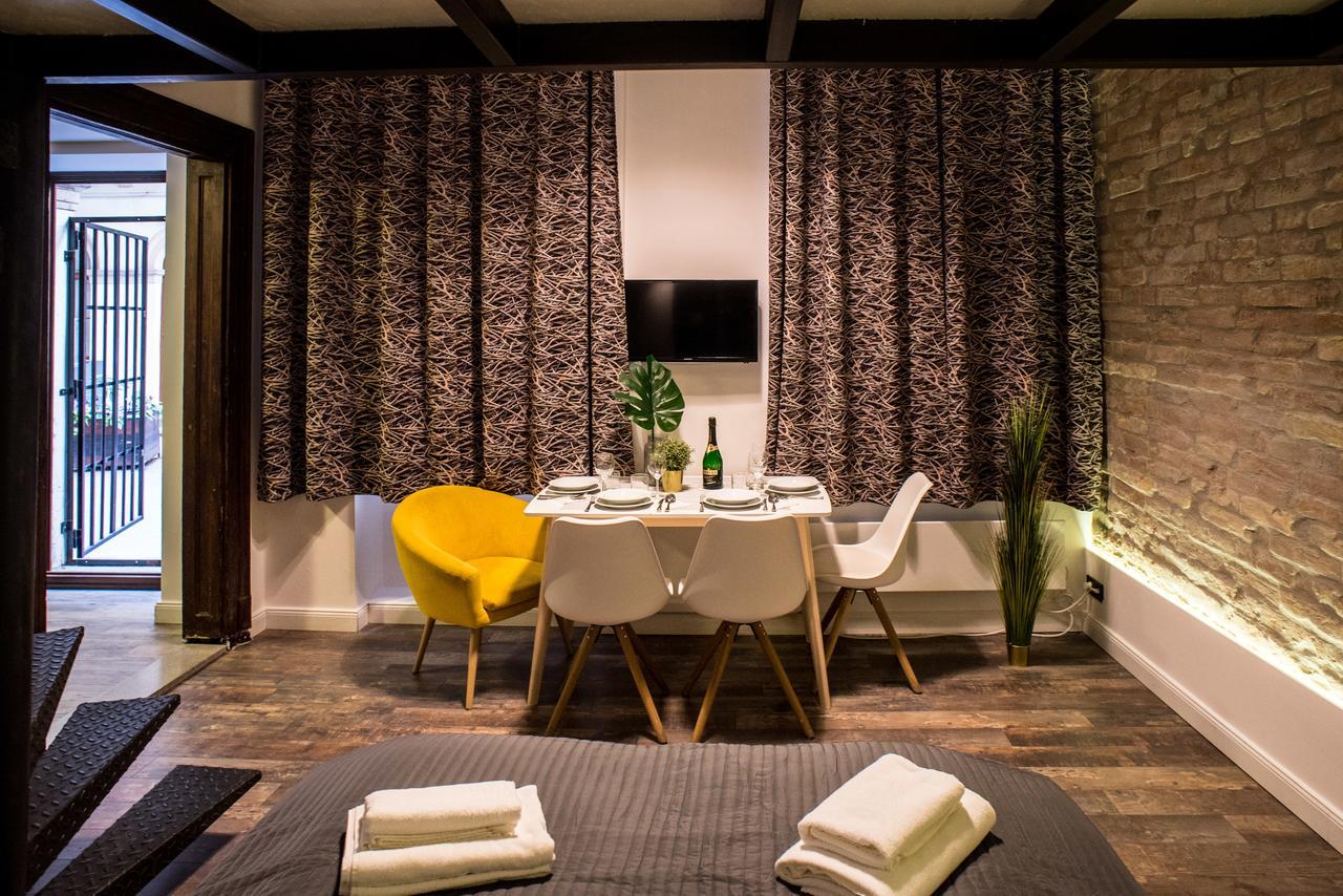Very Stylish And Fresh Studio Home In The Center Budapest Esterno foto